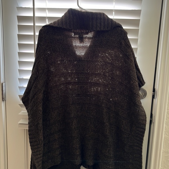 Forever 21 poncho - Picture 3 of 4